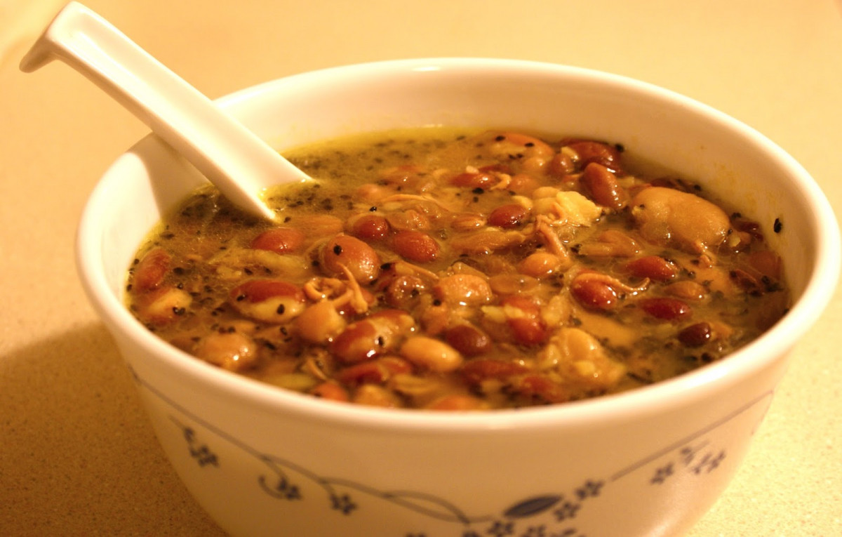 A_bowl_of_Kwati.jpg